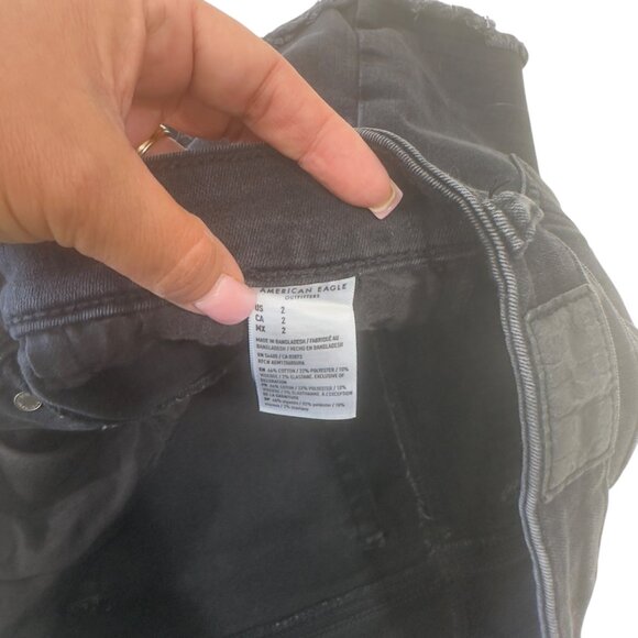 American Eagle Black Denim Mid Rise Distressed Shorts Women SZ 2 Button Fly - Picture 8 of 12